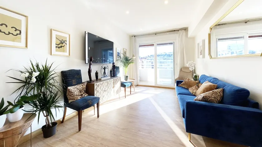 Paradise Luxurious apartment, 3 double rooms for 6 guests, 4 beds, terrace, jacuzzi, free parking, new - Image 1