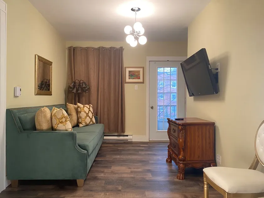 cozy one bedroom apartment  located in heart of dorval - Image 1
