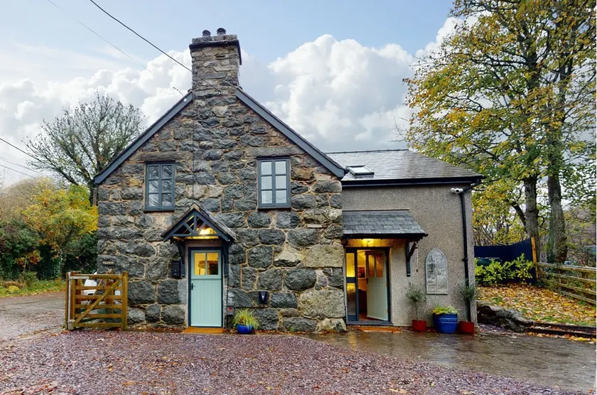 Luxury 4 Star Cottage in Bala - Image 1