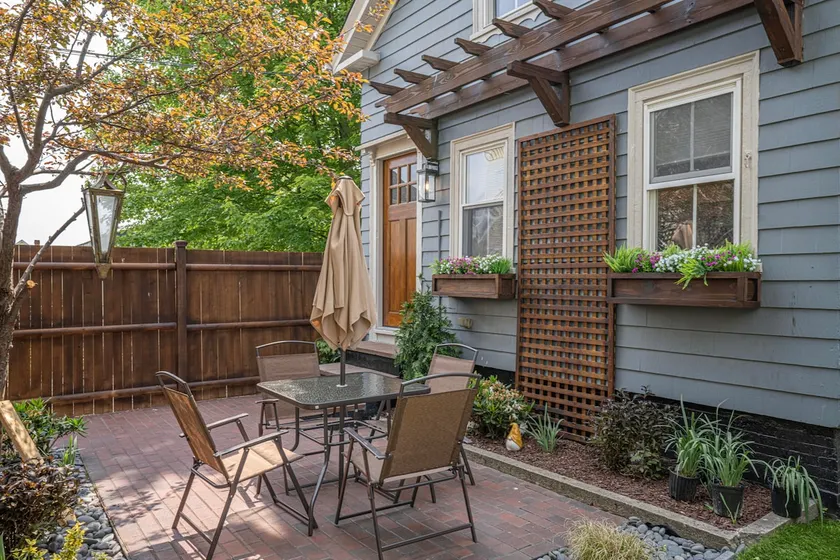 The Hideaway Cottage - Entire Home in Fox Point! - Image 1