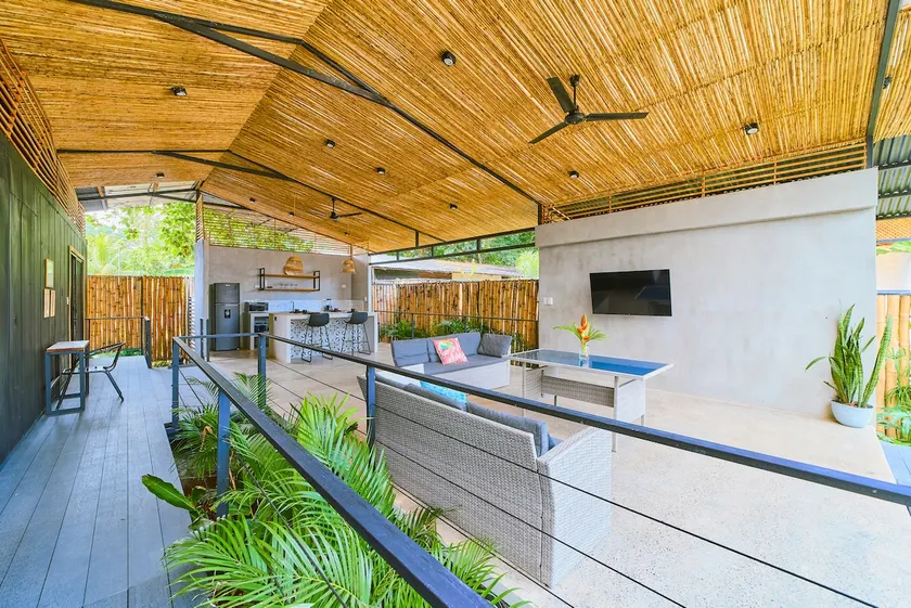 Modern villa w/ A/C & kitchen 500m from the sea - Image 1