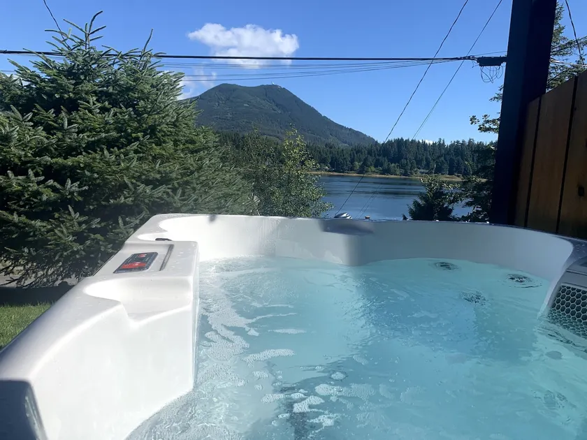 Inlet Hideout and HotTub - Image 1