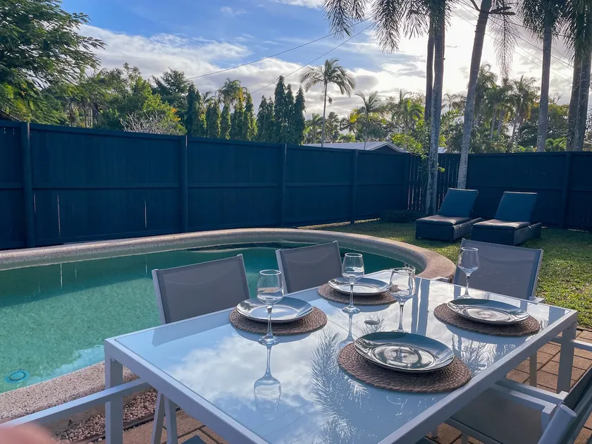 Port Douglas Beach Cottage - Image 1