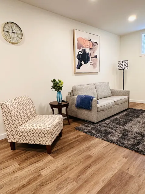 Modern private suite retreat - Image 1