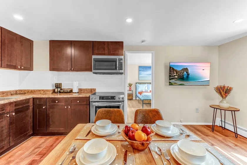 Cozy 1BR Near NYC | Easy Transit. - Image 1