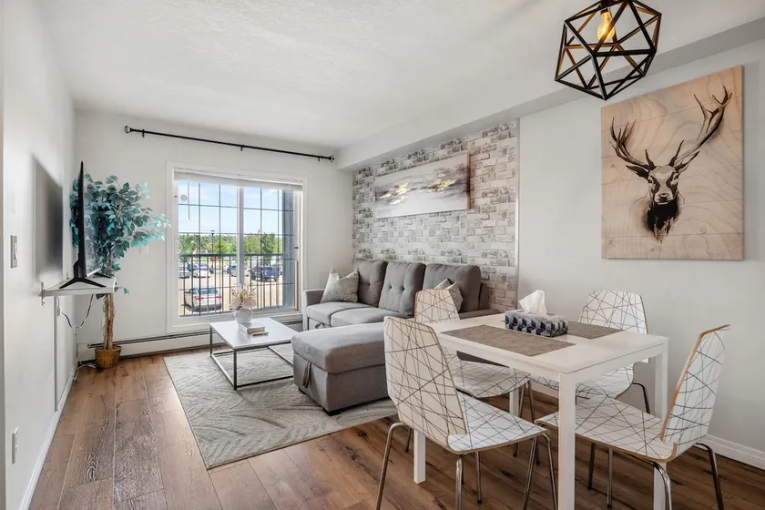 Cozy downtown apartment (Entire Condo+ Parking) - Image 1