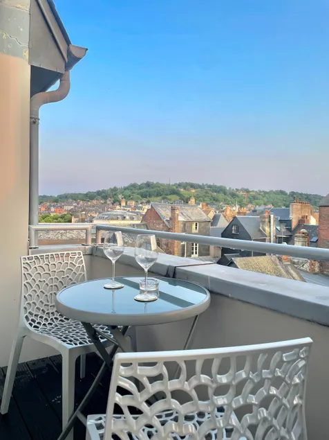 Lovely apartment with balcony. - Image 1