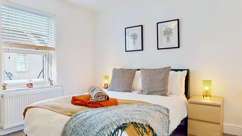 Charming 2 Bed Victorian Terrace House with Garden - Image 1