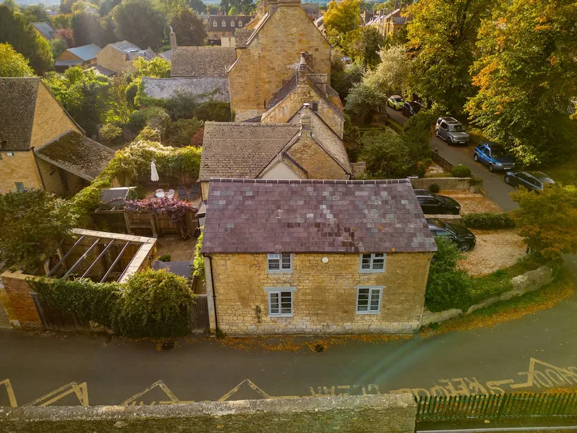 Cotswolds Corner Cottage - Image 1