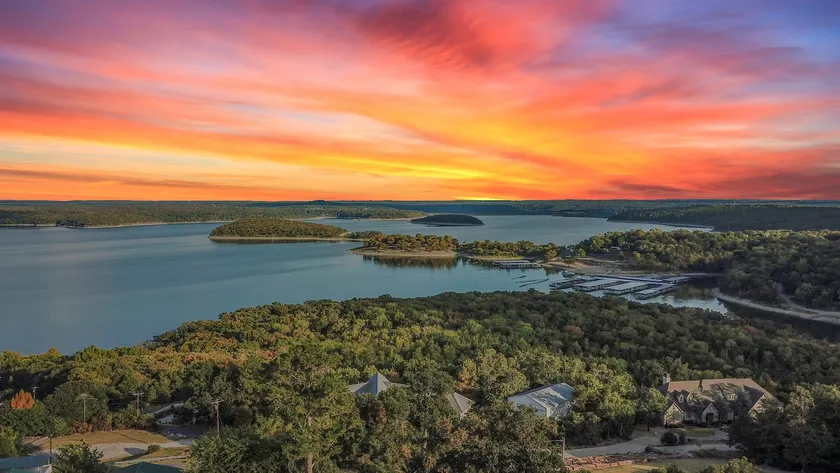 Lake Tenkiller Retreat - Image 1