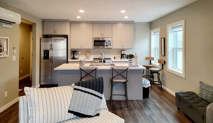 Front Street Suite - Image 1
