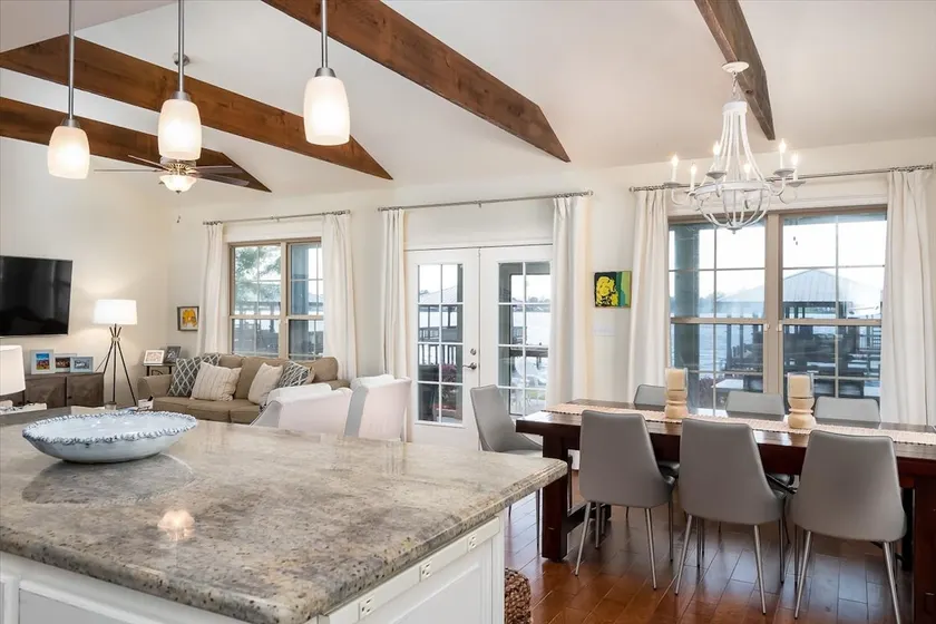 Screened porch and private pier on False River - Image 1