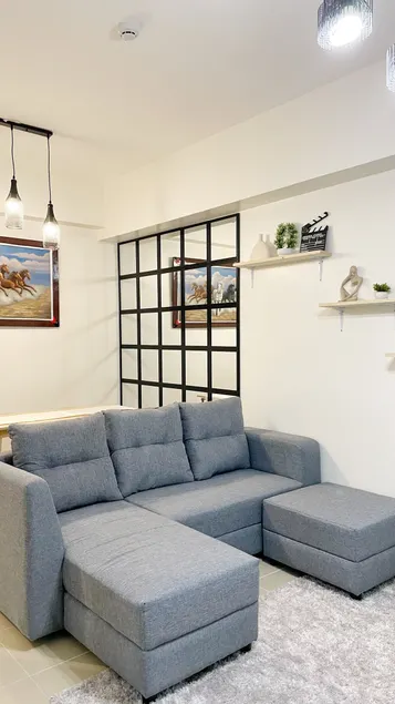 Stylish 2BR Condo | Wi-Fi | with Free Parking - Image 1