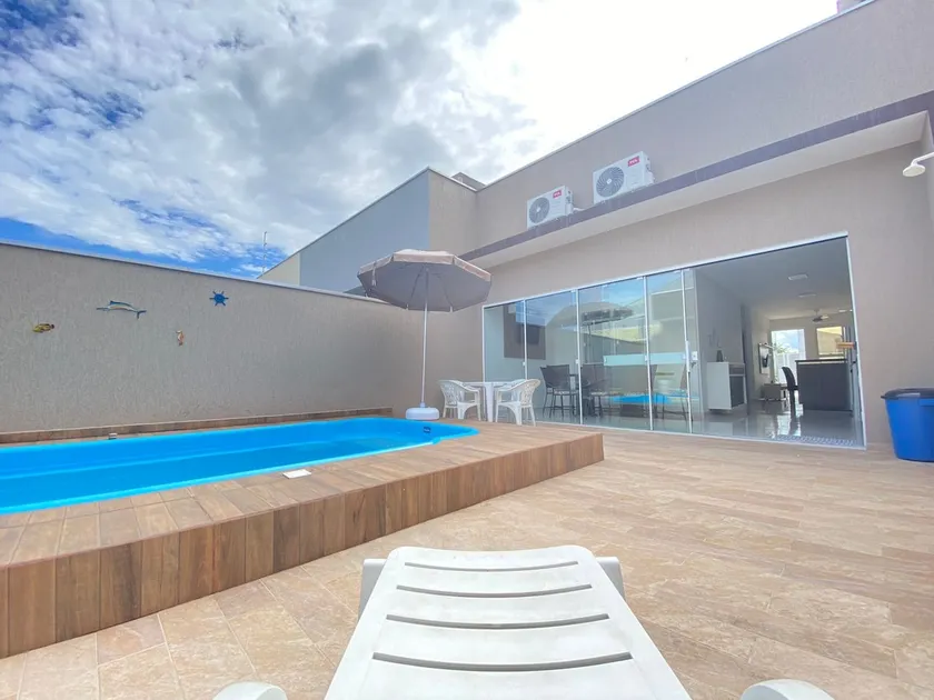 House in Guaratuba - Image 1