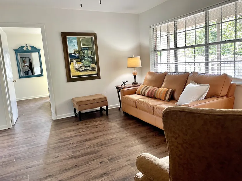 The Hummingbird: Private Bathrooms, Pet Friendly - Image 1
