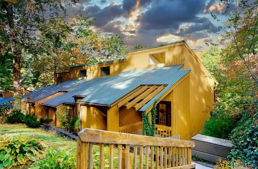 Cozy Sapphire Townhome - Image 1