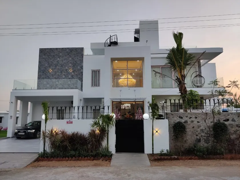 Luxury 4 Bedroom Villa by the beach with Pool. - Image 1