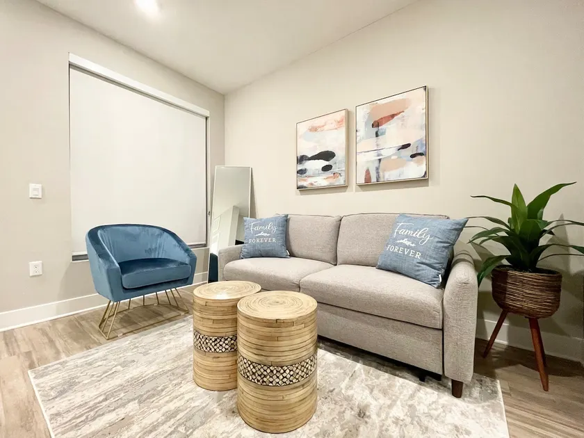 Exquisite Studio close to UCI with king bed &desk - Image 1