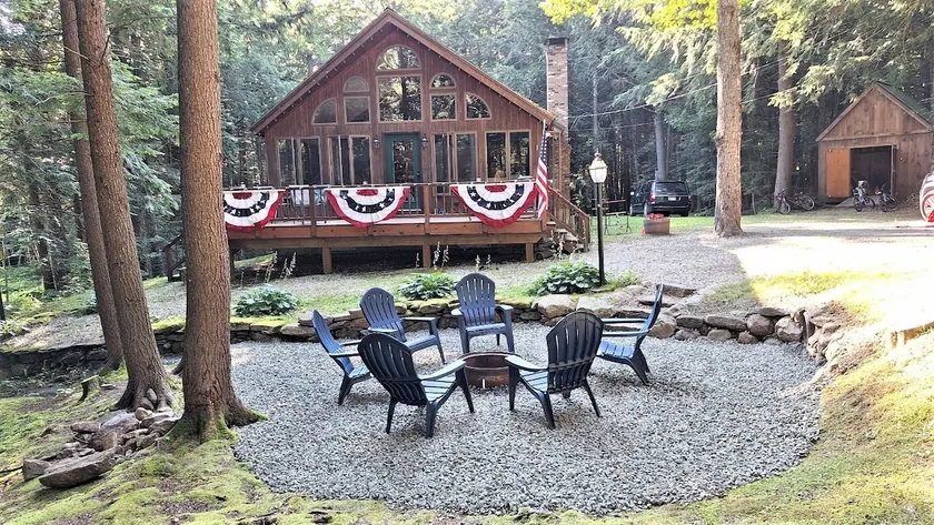 Updated Chalet. Minutes from Mt, Lakes and Golf. - Image 1