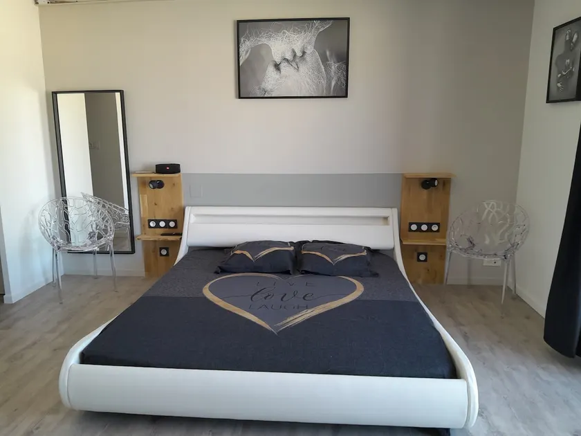 Romantic studio in a local's home - Image 1