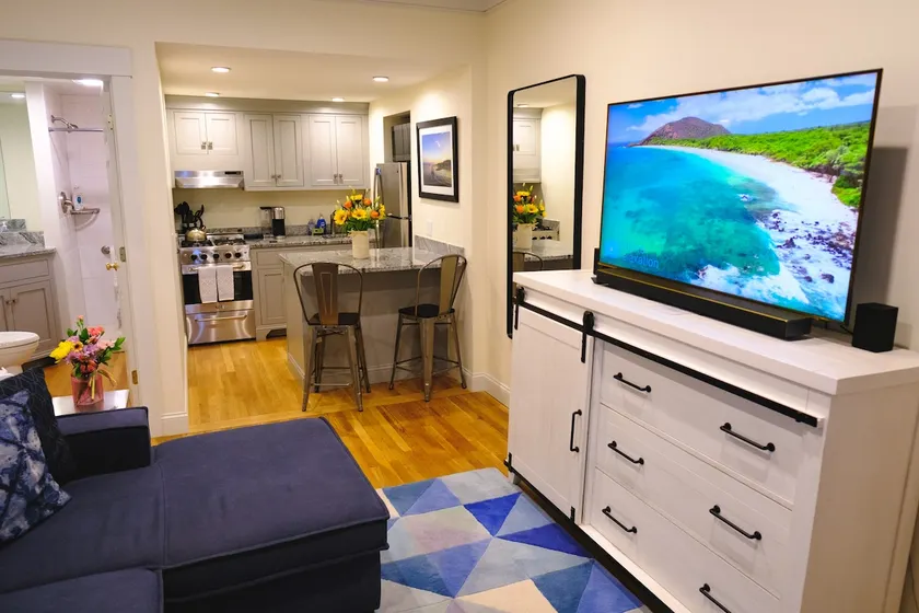 Anchor Suite | Nantucket Boat | Hyannis + Parking - Image 1