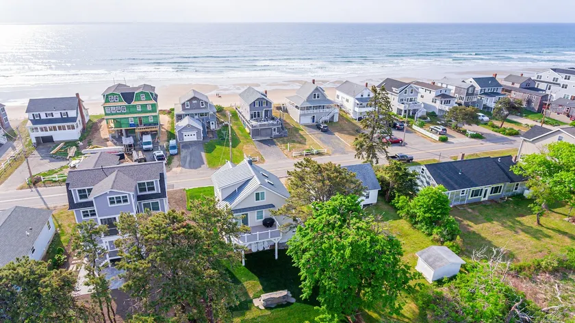 Wells Beach house| Hot Tub| 5 min to beach access - Image 1