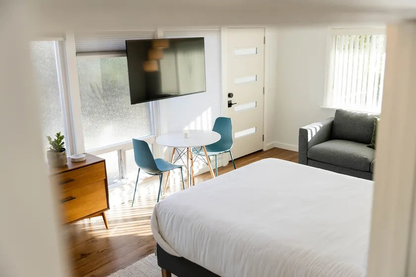 Stylish Mid-Century Modern Design Studio - Image 1