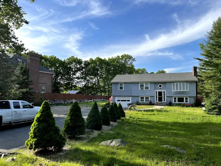 Charming Home in Reading with a Large Yard - Image 1