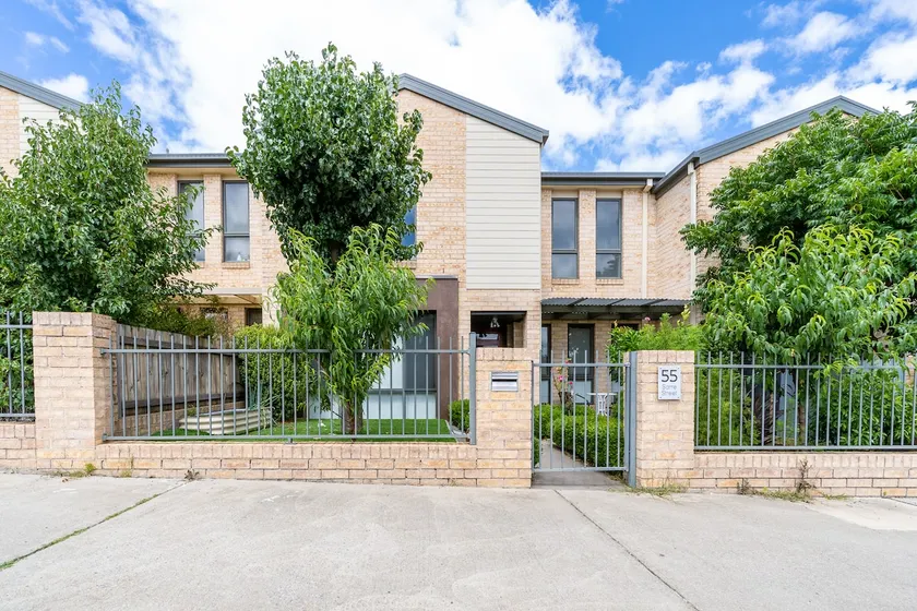 Superb 3BR Townhouse near Town Centre - Hosted by Canstay - Image 1