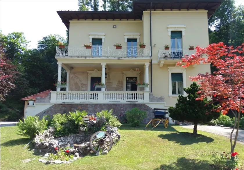 La Villa del Lago - Image 1