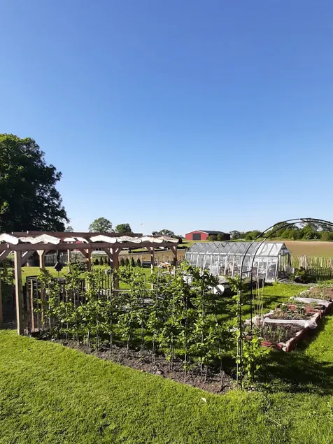 Stay in the countryside near the city - Image 1