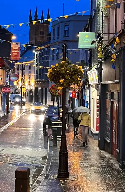 Ennis, 4 minute walk to Downtown - Image 1
