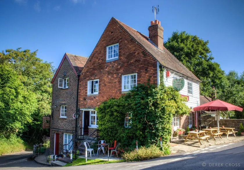3 bed penthouse above quaint pub - Image 1
