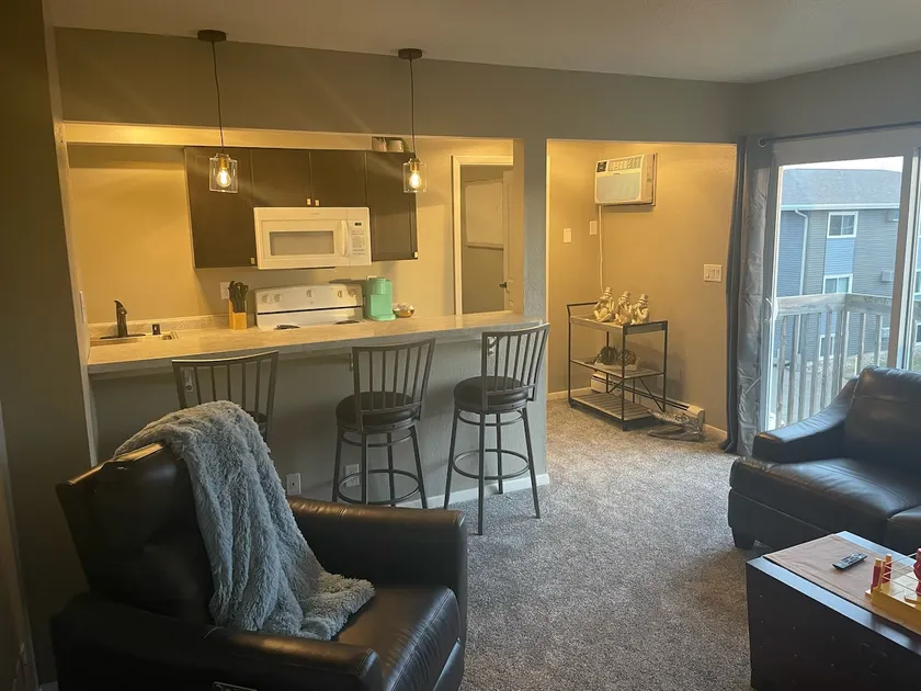 Cozy 1 bedroom apt king bed (8) - Image 1