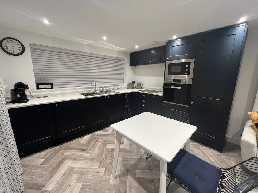The Garden room in Rugby close to town centre - Image 1