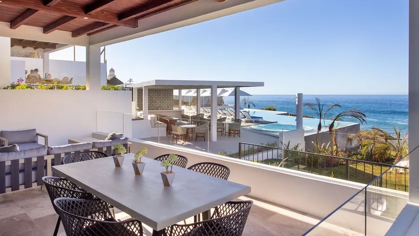 Boutique Condo, Ocean Views, Luxury Amenities - Image 1