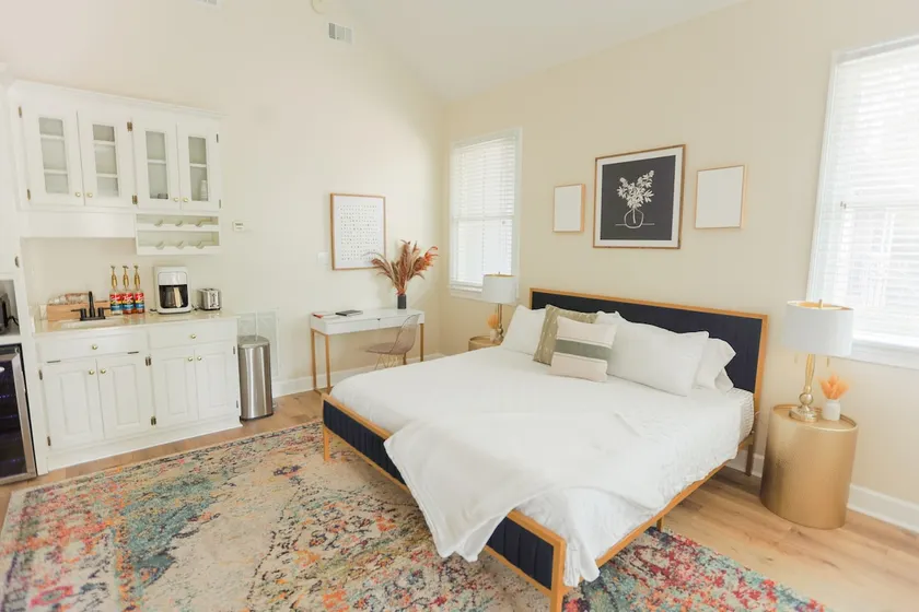 Cozy Private Guest Studio w/King Bed-Close to I-10 - Image 1