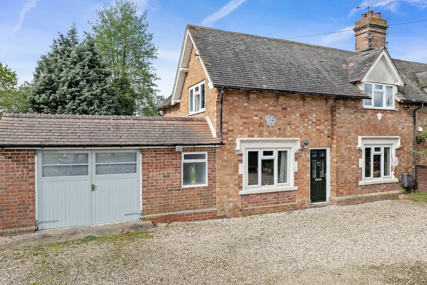 Beautiful cottage on the edge of the Cotswolds - Image 1