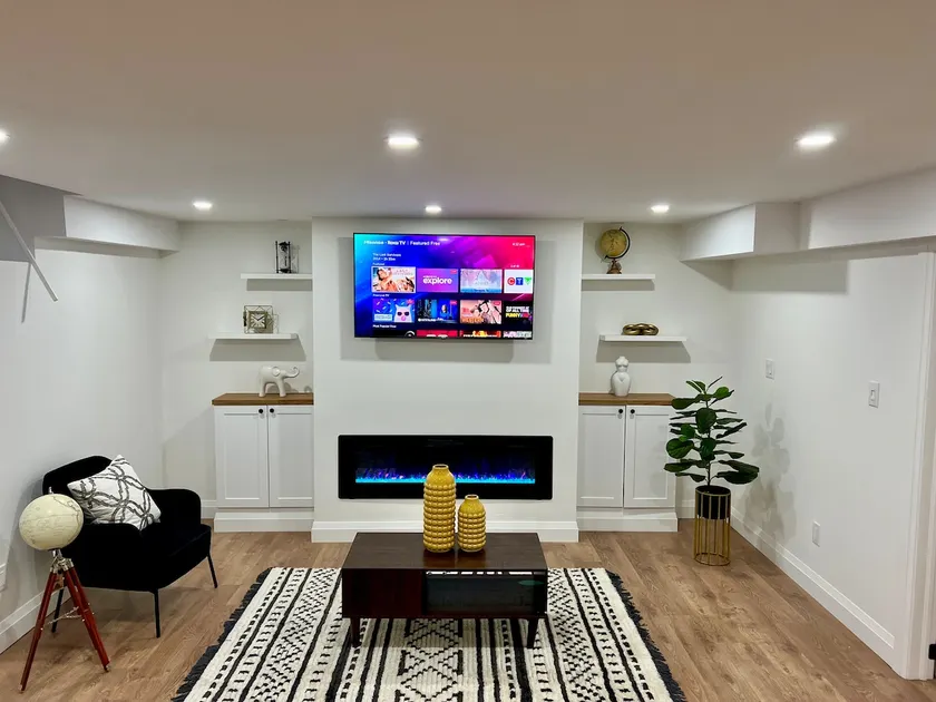 Luxury Lush Guest Suite in Ancaster - Image 1