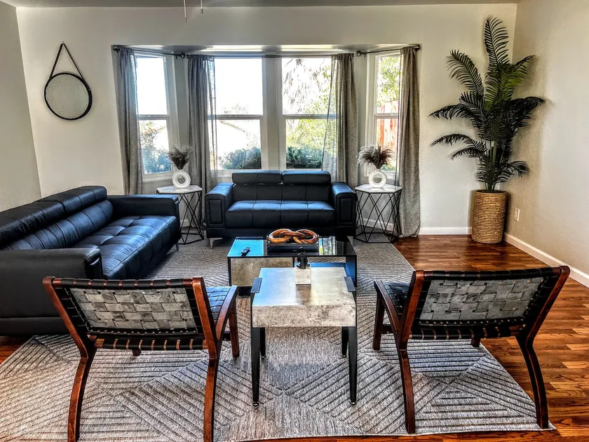 Charming 5 Bedroom Retreat Near Beaches - Image 1