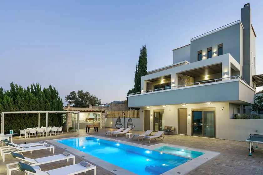 FREE Breakfast/heated Pool/Playground/5km from Sea - Image 1