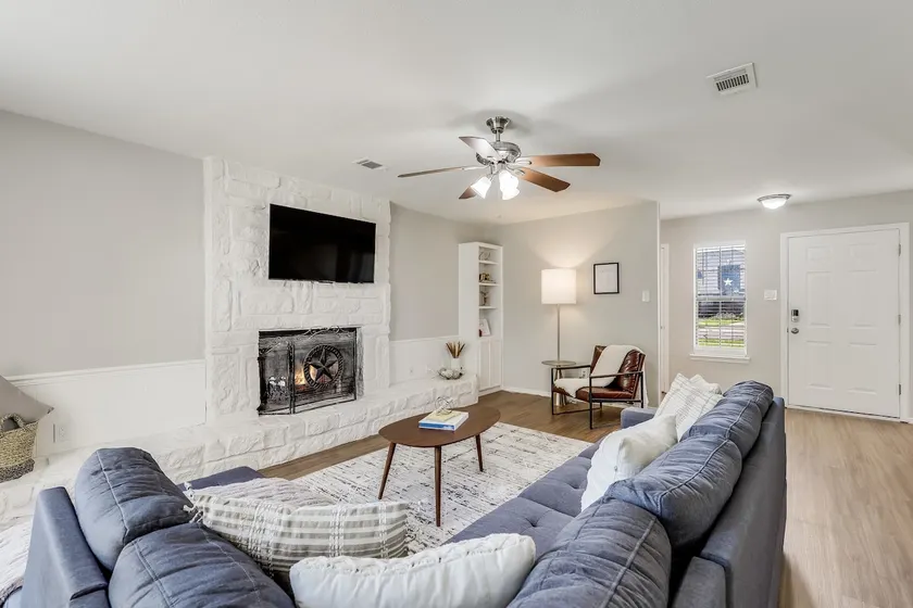 Mins from Austin! Dog friendly with EV charger! - Image 1