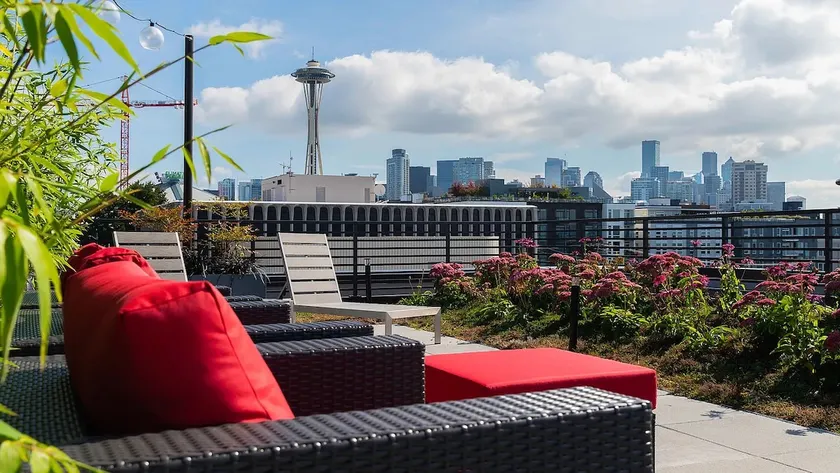 Luxe Condo | Rooftop, GYM, Views! - Image 1