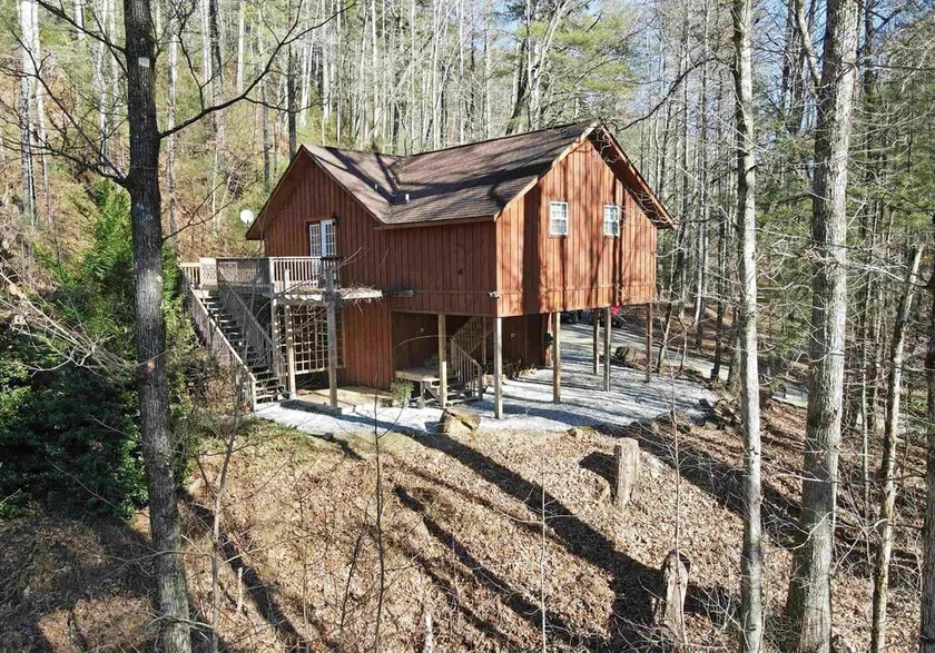 Couples Cozy Cabin - Image 1
