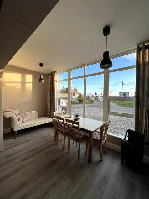 Seafront Apartment in Sutton - Image 1