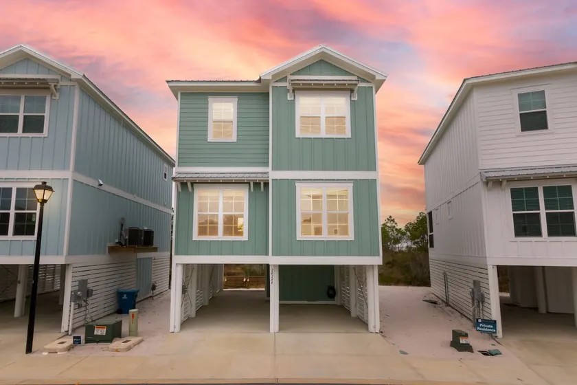 Walk to the beach! POOL&GOLF CART! 6 beds/4 baths! - Image 1