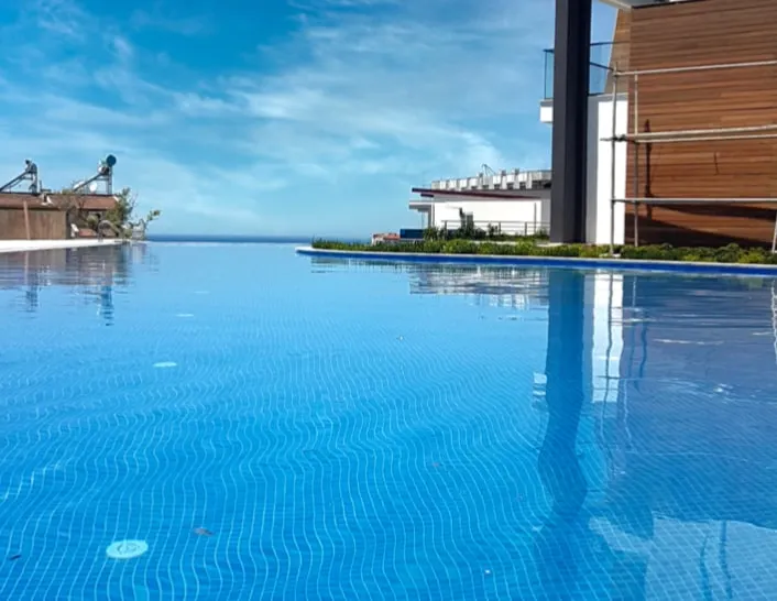 Modern & Pool-Accessible Apartment in Kadınlar Denizi - Image 1
