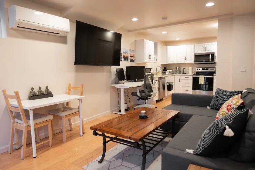 Private Ravenna 2BR ADU with AC and workspace - Image 1