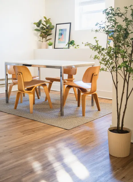 Modern 2 BR Apt Downtown Valpo - EV Charging - Image 1