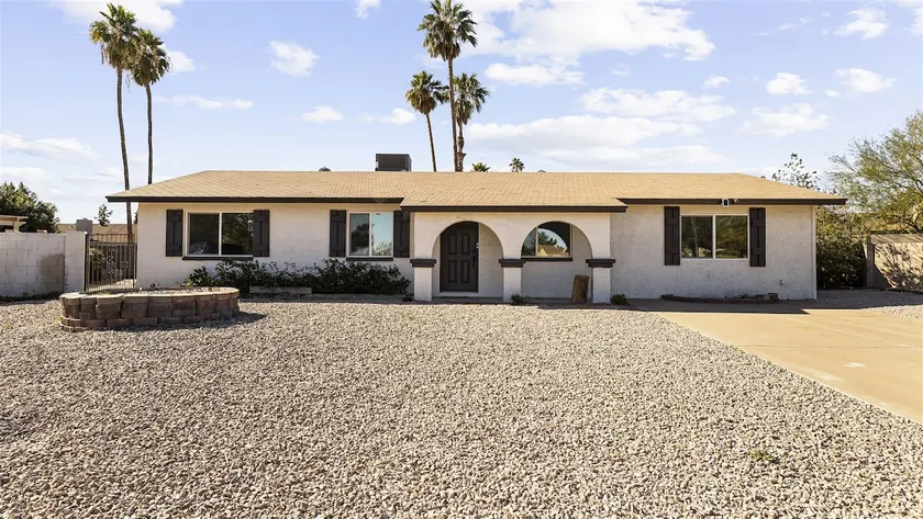 Quiet Desert Retreat - Image 1